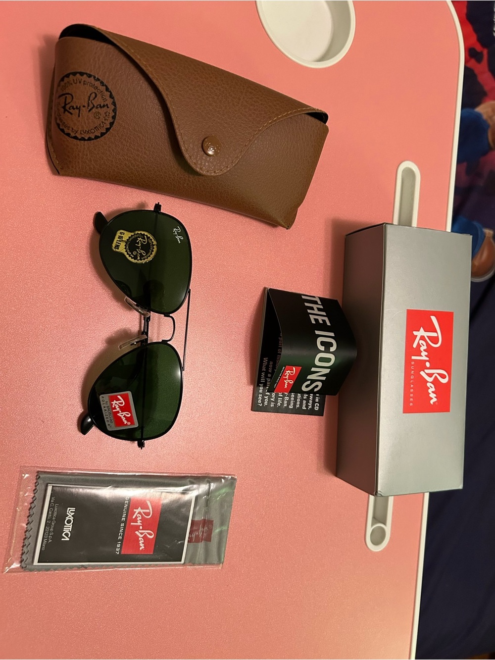 Ray-Ban Aviator Sunglasses with Green Lenses and Black Frame RB3025